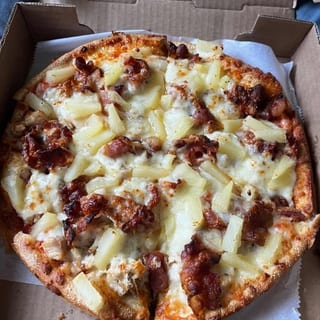 B.H. Grilled Chicken, Pineapple & Bacon Pizza (Small)