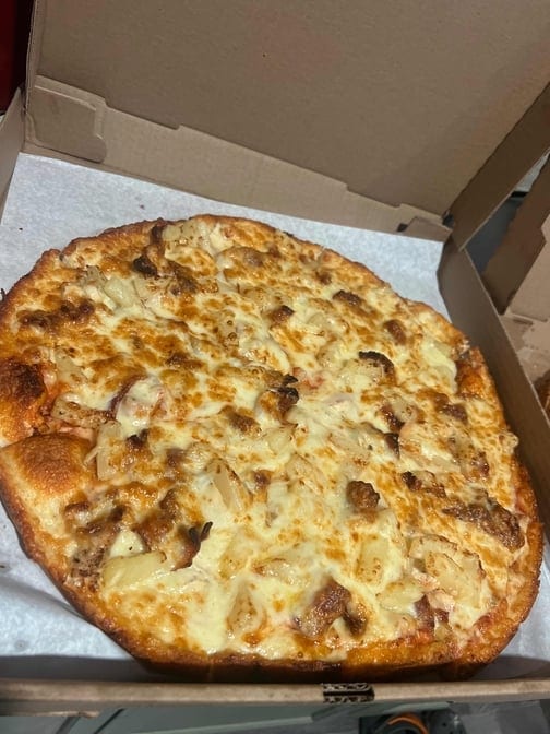 B.H. Grilled Chicken, Pineapple & Bacon Pizza (Large).