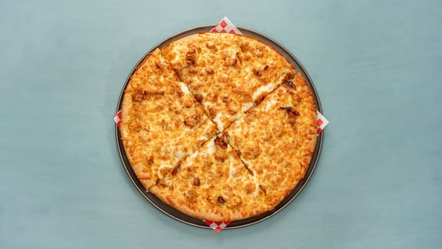 Large Gold Fever Pizza Crispy Chicken, Bacon & Gold Fever Sauce Served with Bleu Cheese.